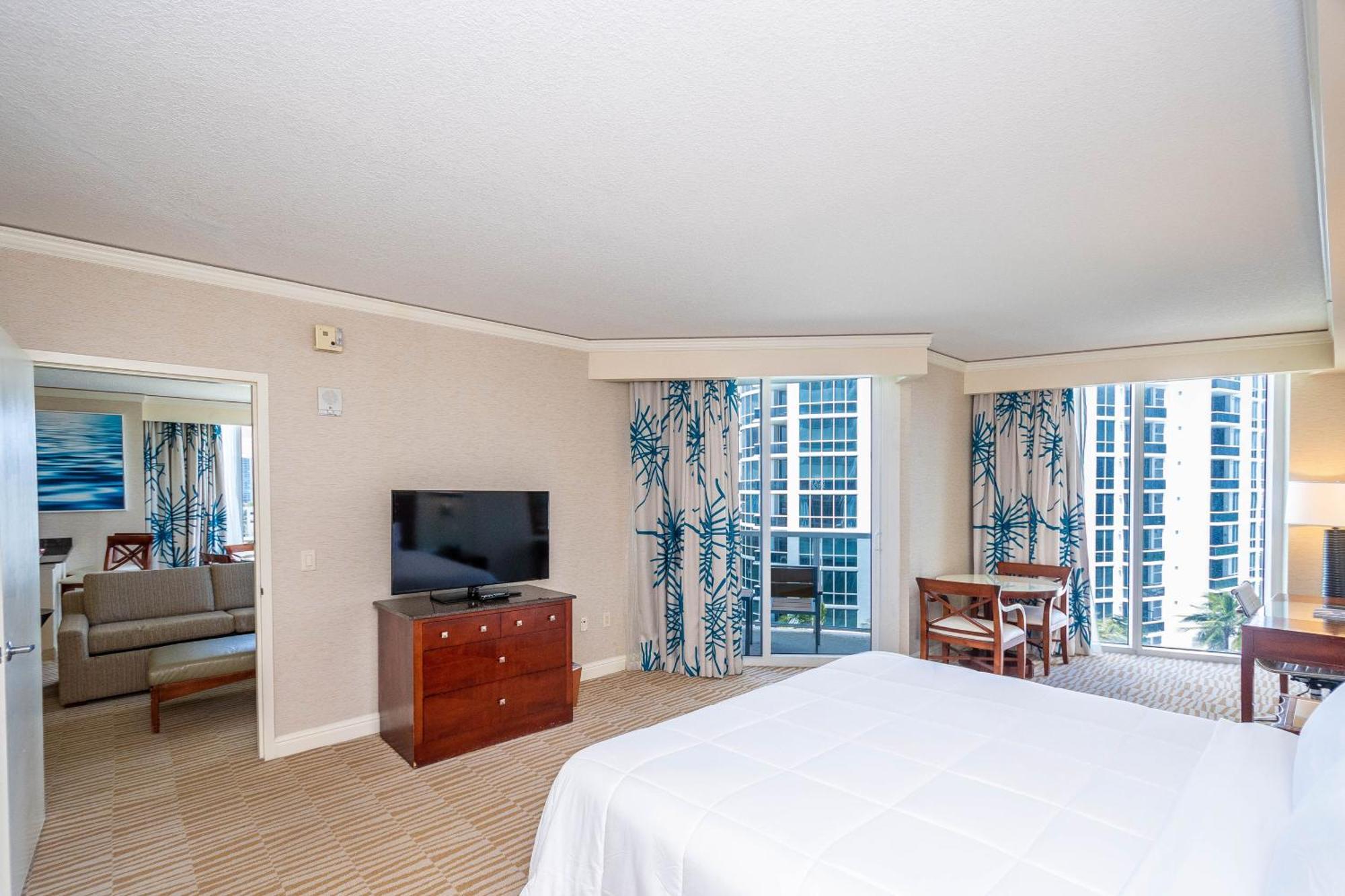 Apartment Trump Intl 2 Bedroom 1600 Sf Ocean And Bay View *