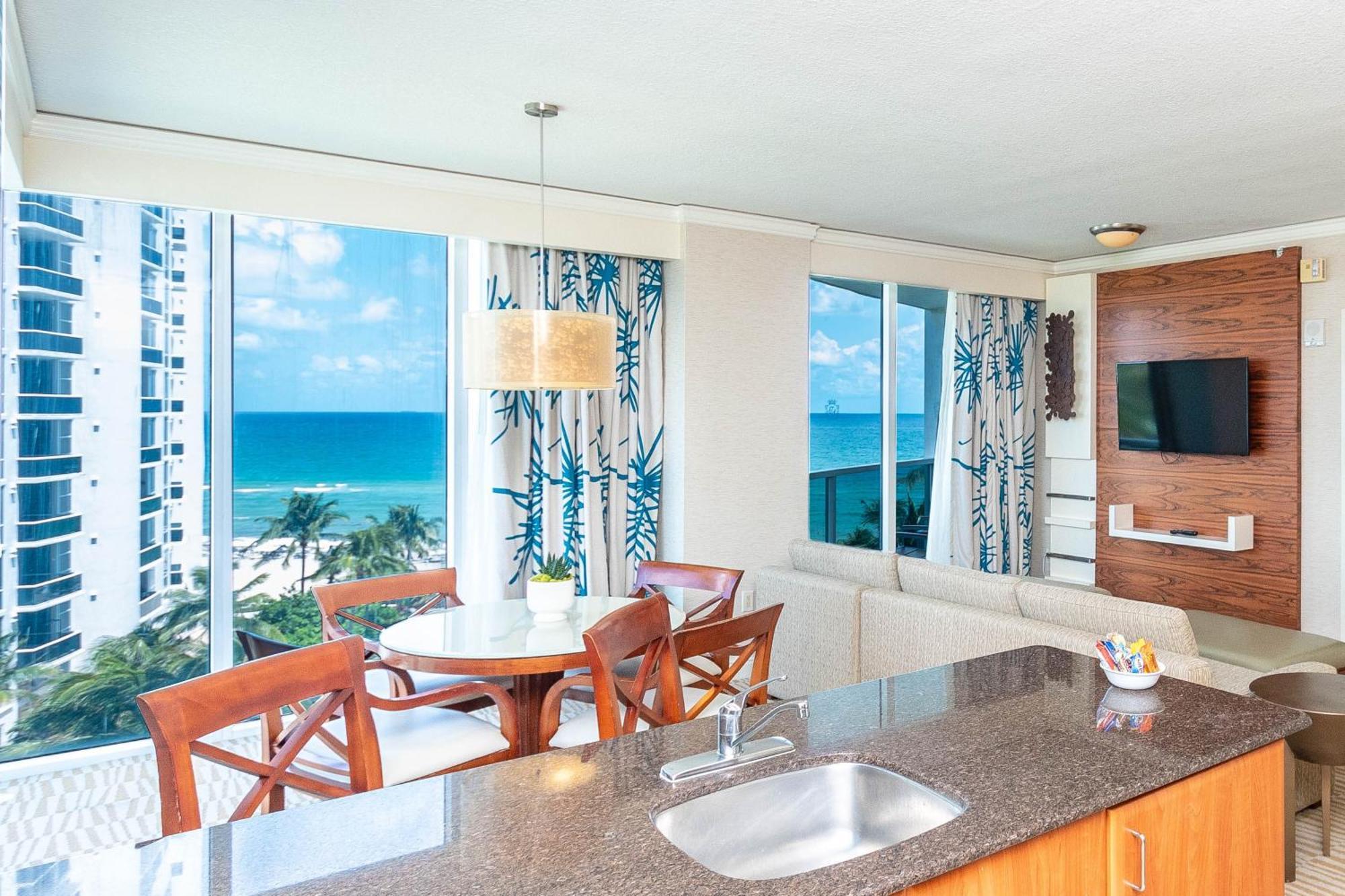 Apartment Trump Intl 2 Bedroom 1600 Sf Ocean And Bay View *