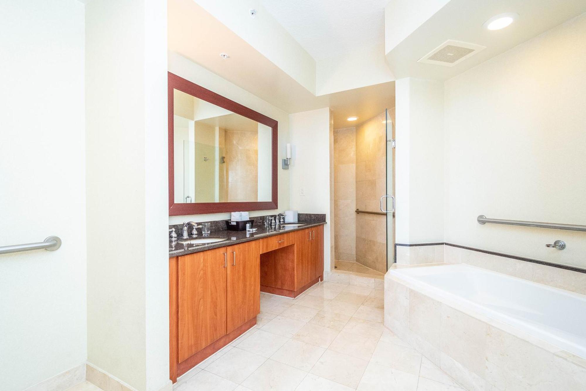 Trump Intl 2 Bedroom 1600 Sf Ocean And Bay View *