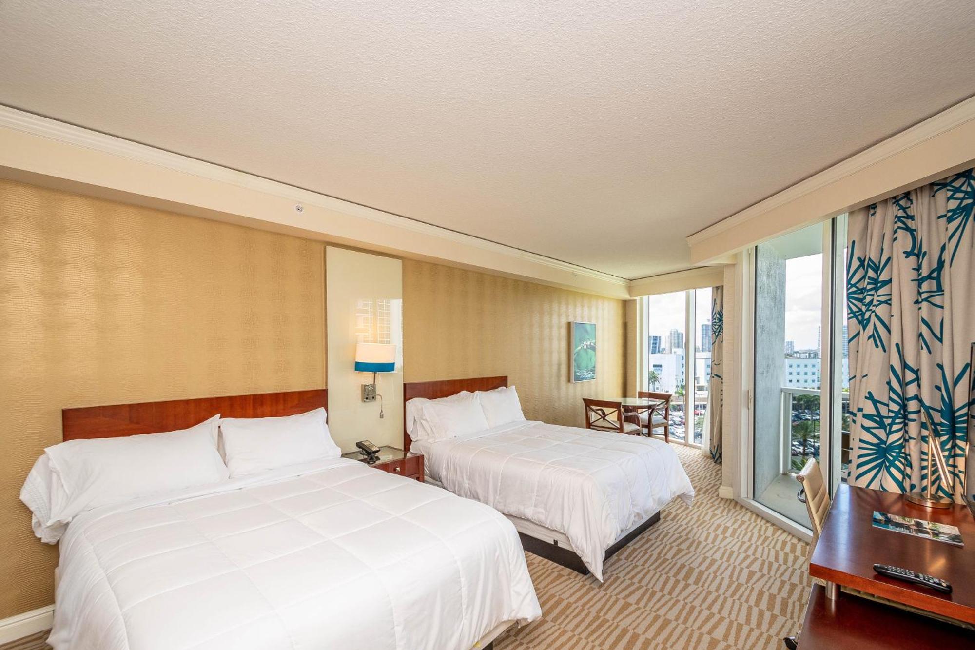 Trump Intl 2 Bedroom 1600 Sf Ocean And Bay View Apartment *