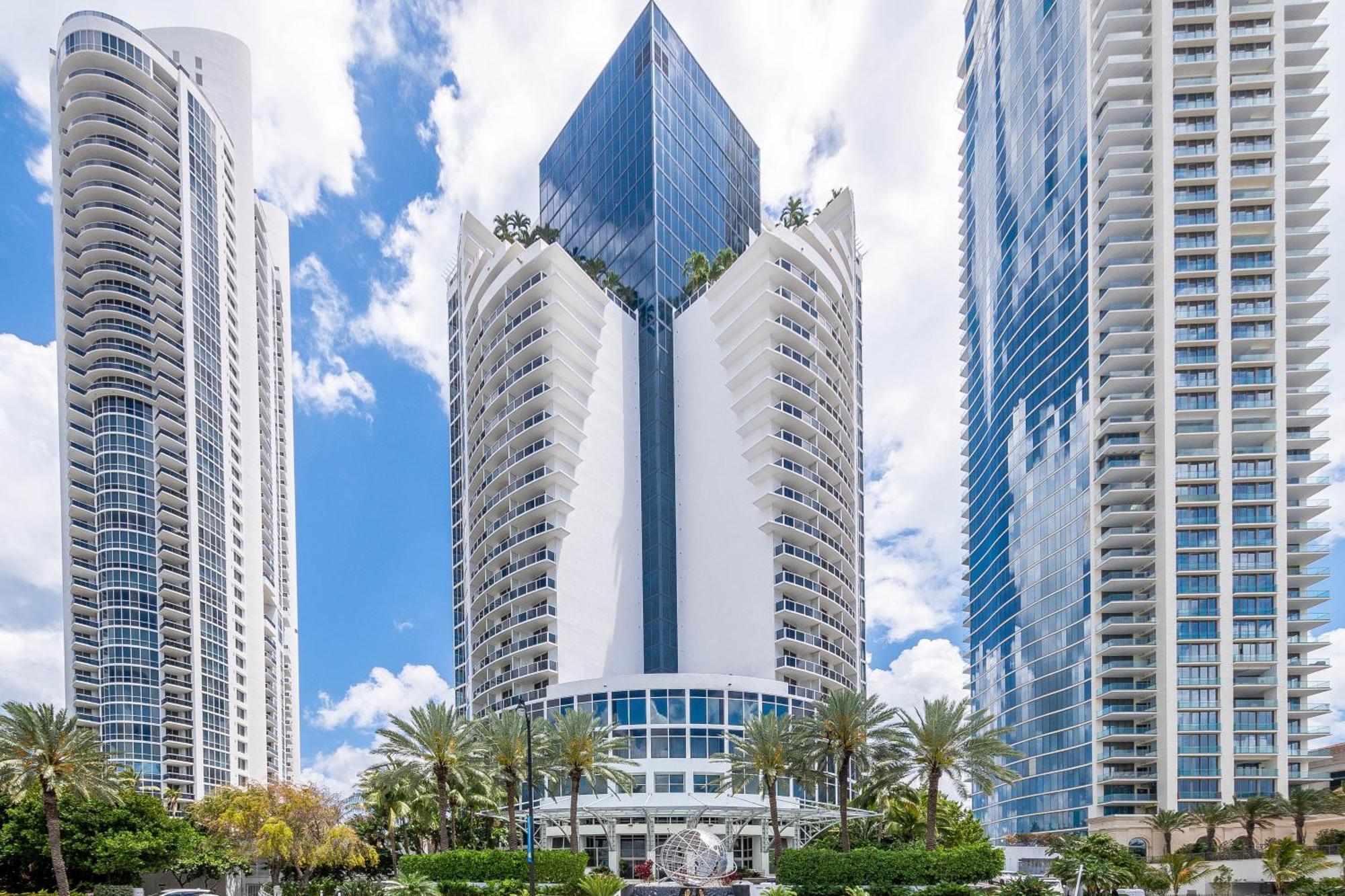 Trump Intl 2 Bedroom 1600 Sf Ocean And Bay View Apartment *