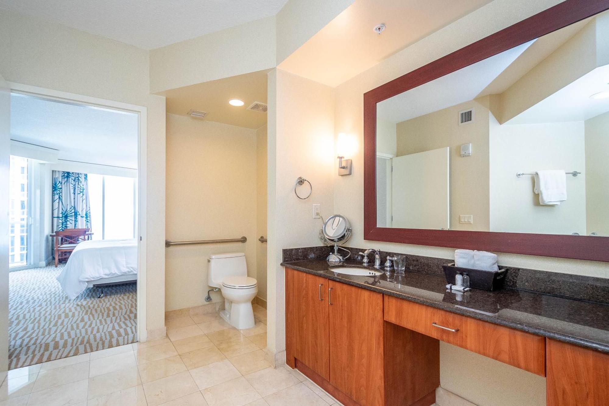 Apartment Trump Intl 2 Bedroom 1600 Sf Ocean And Bay View Miami Beach