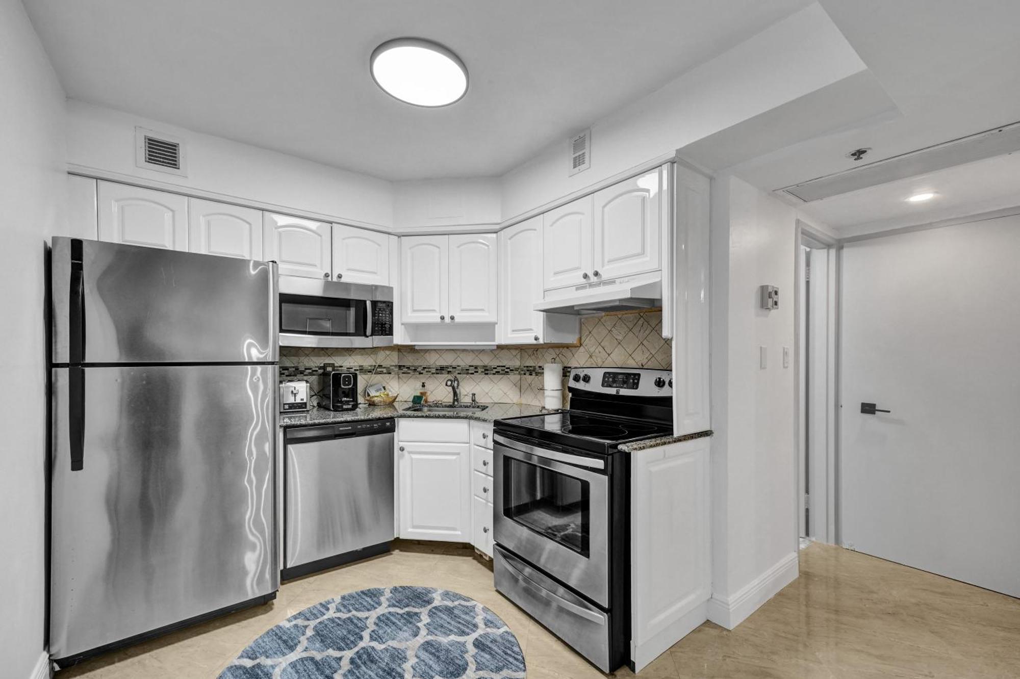 Cozy Ocean View Service 1015 Apartment Miami Beach