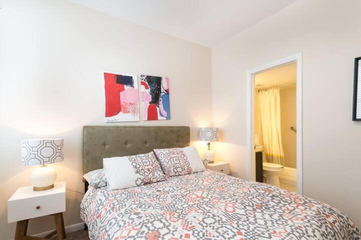 2 Bedroom 2 Bath On 7 Th Collins Ave * Miami Beach