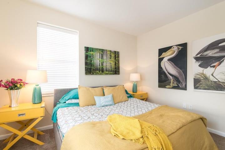 2 Bedroom 2 Bath On 7 Th Collins Ave Miami Beach