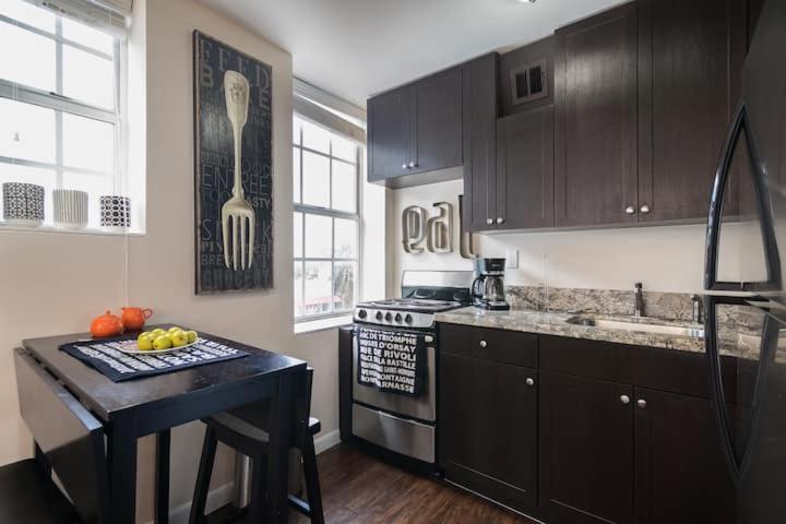 2 Bedroom 2 Bath On 7 Th Collins Ave Apartment