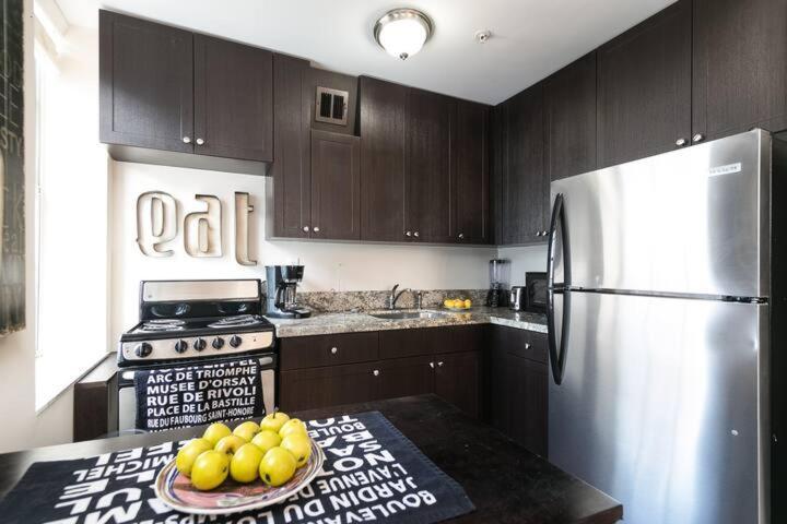 Apartment 2 Bedroom 2 Bath On 7 Th Collins Ave *