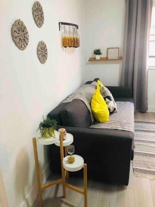 Apartment Modern And Cozy Steps From The