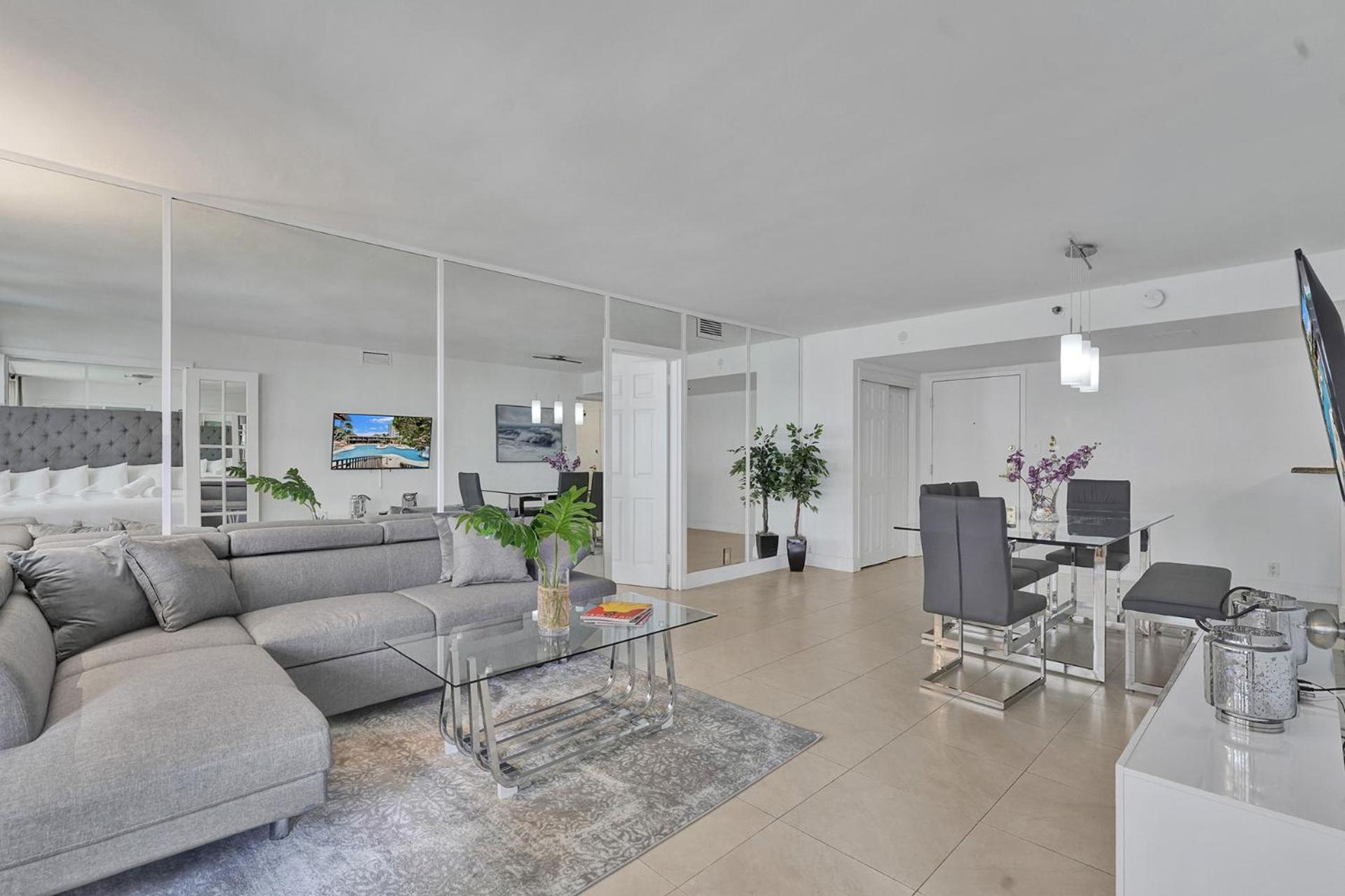 Apartment 2bd 2ba Miami W Service *