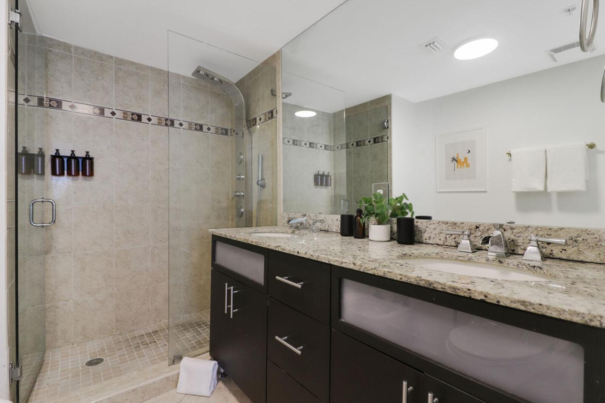 Roami At Sunny Isles *