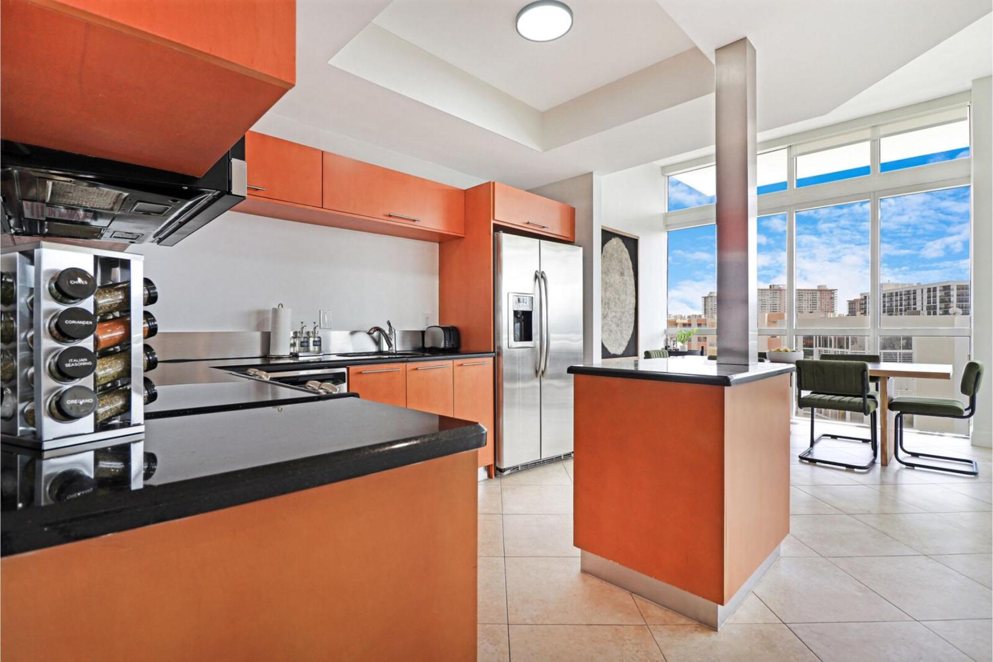 Roami At Sunny Isles Apartment *