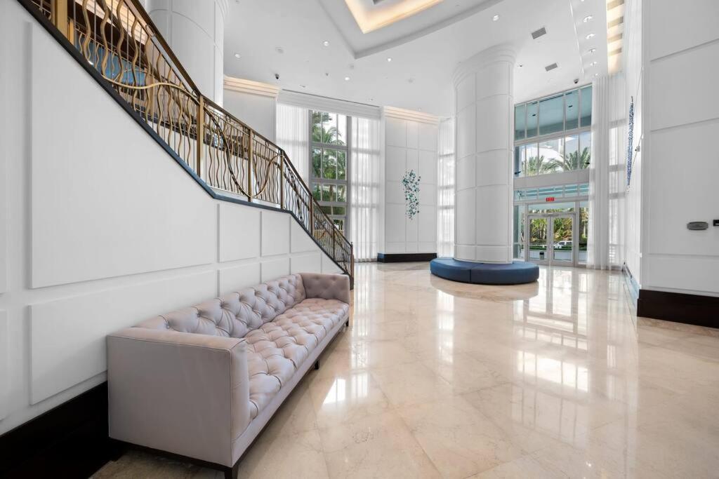 Fontainebleau Resort, With Balcony 10 Min From Sobe Apartment
