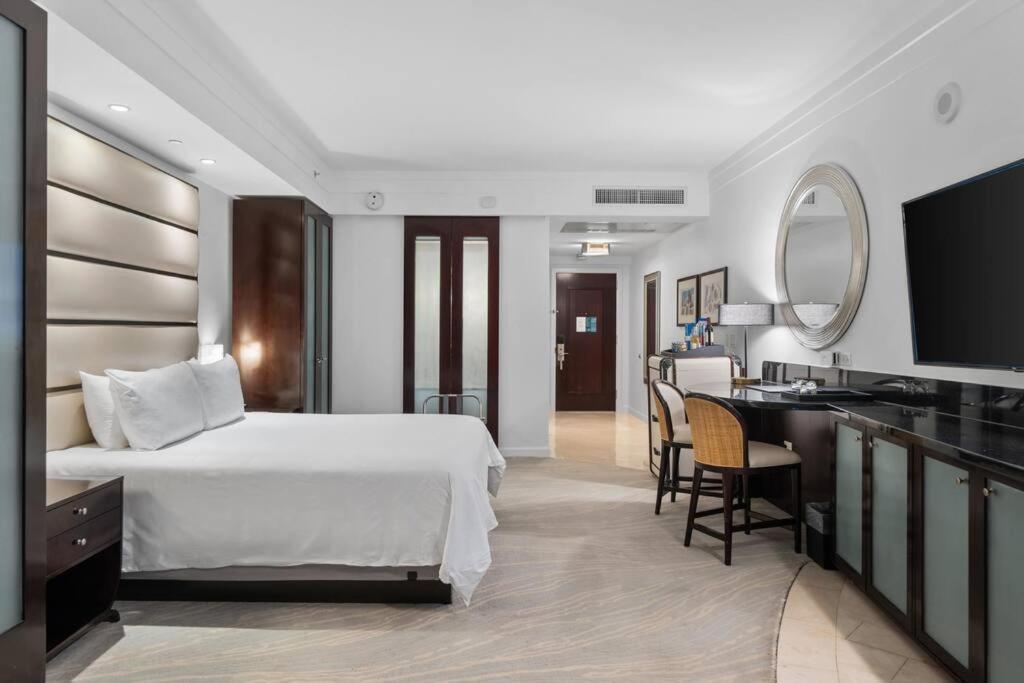 Fontainebleau Resort, With Balcony 10 Min From Sobe Apartment *