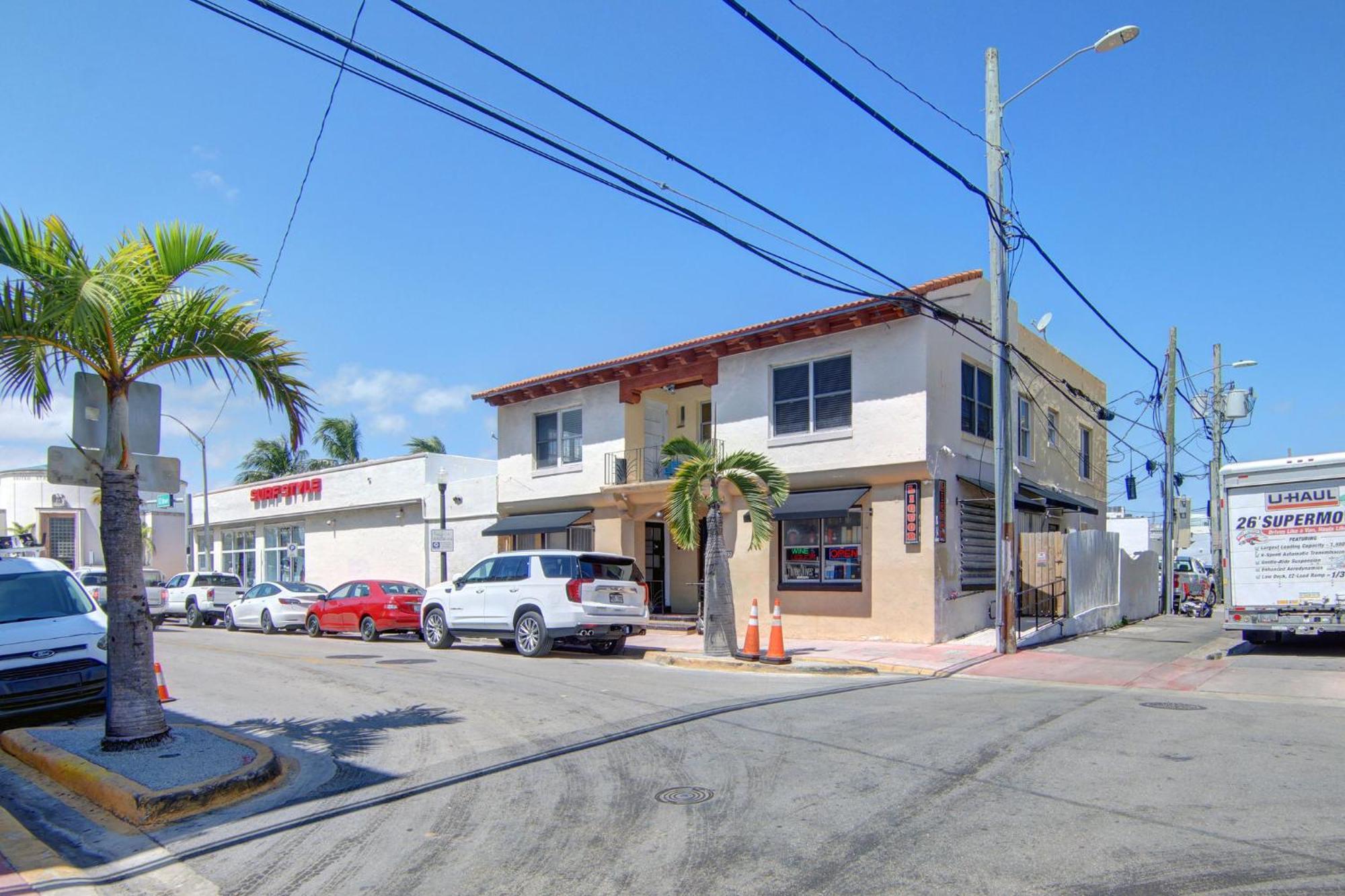 Apartment 2 B/r W/private Balcony, Heart Of South