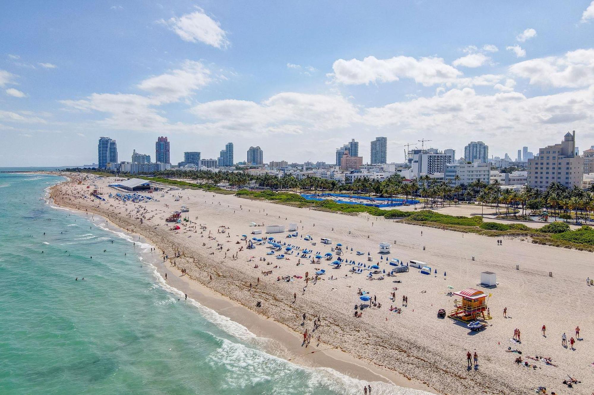 Beachfront 1 Bedroom With 2 Queen Beds On Ocean Drive Apartment