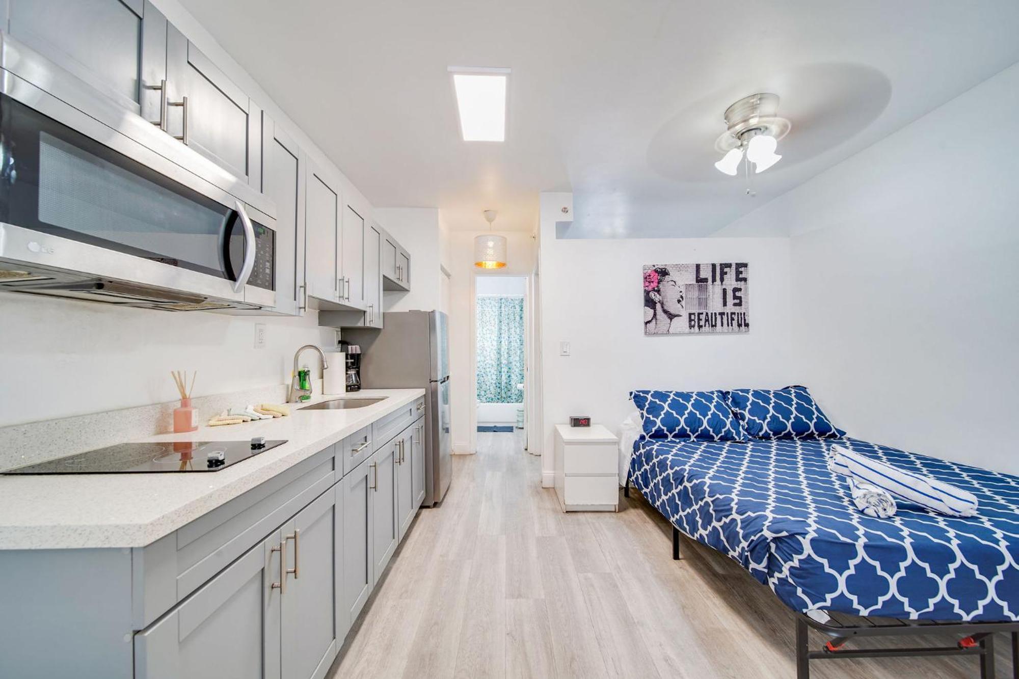 Beachfront 1 Bedroom With 2 Queen Beds On Ocean Drive Apartment