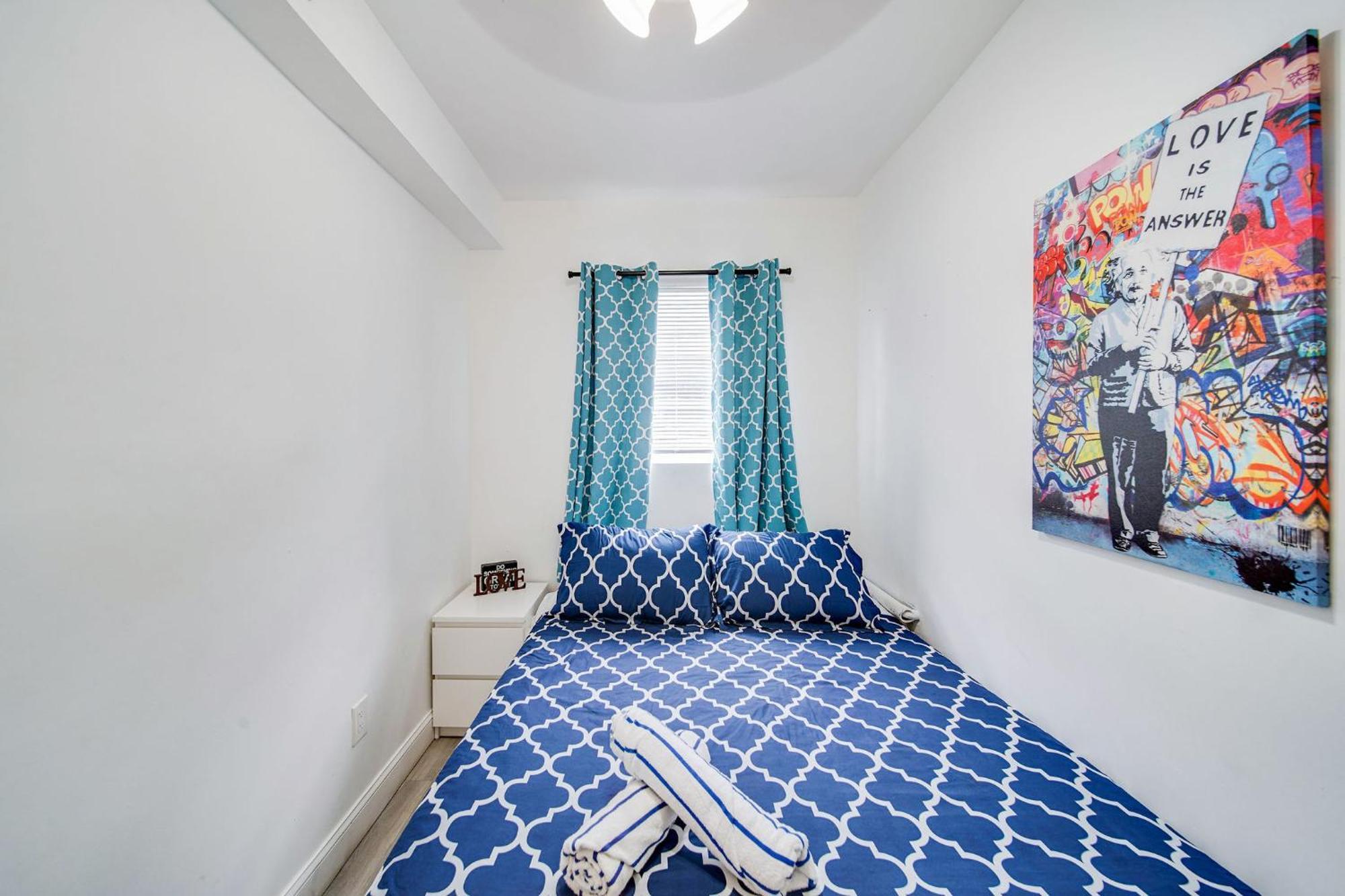 Beachfront 1 Bedroom With 2 Queen Beds On Ocean Drive Apartment *