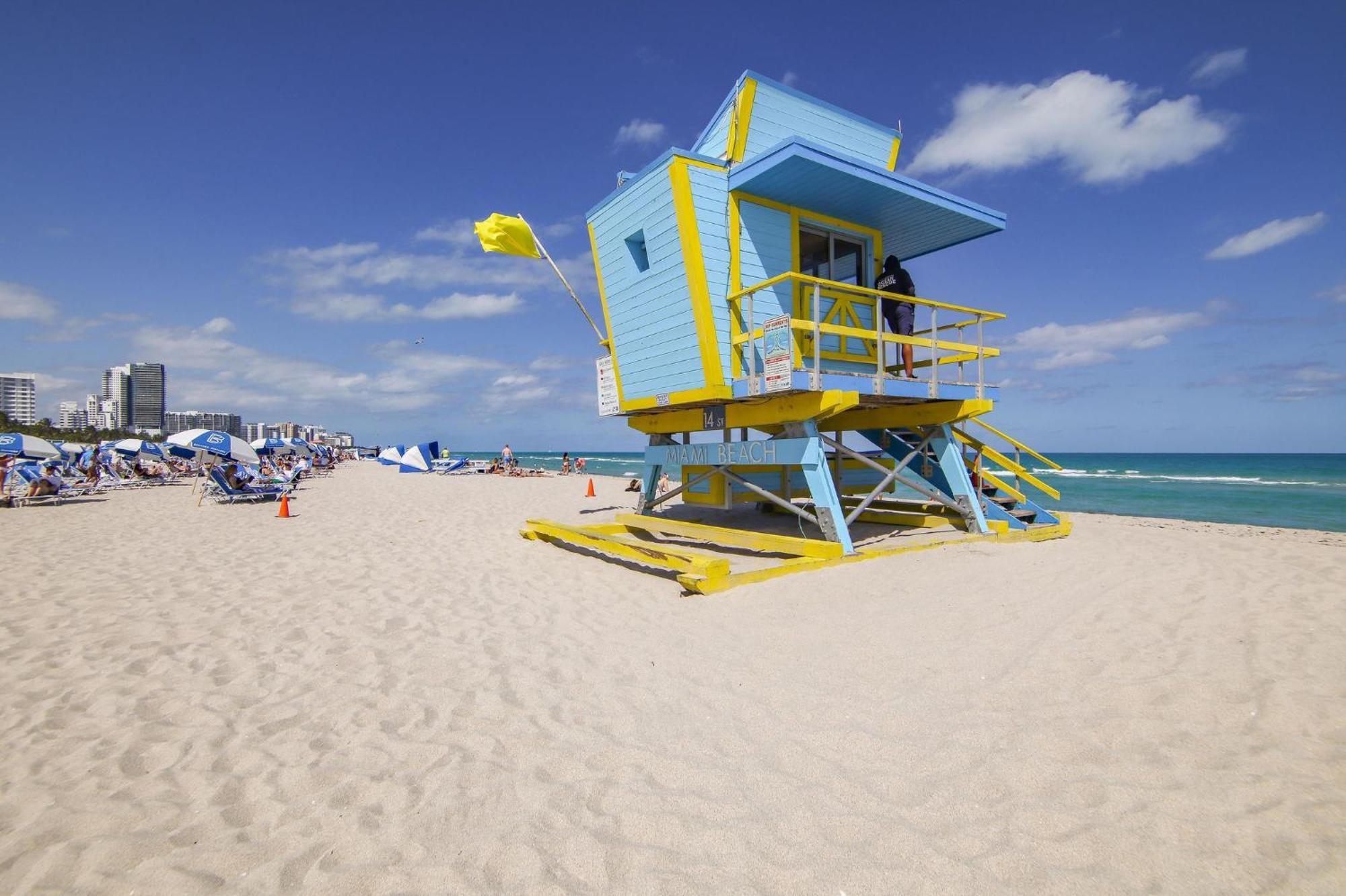 Beachfront 1 Bedroom With 2 Queen Beds On Ocean Drive Apartment