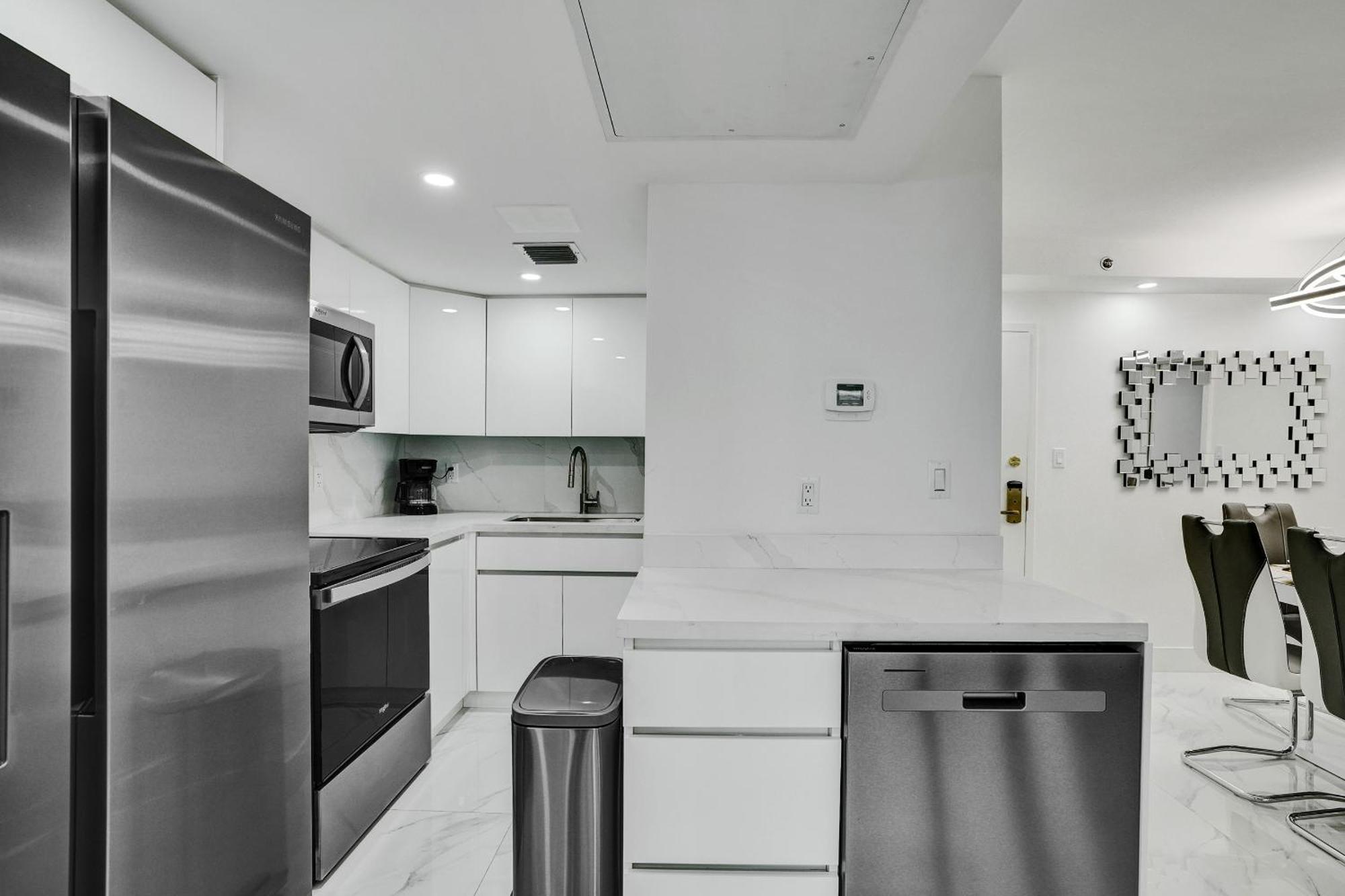 Cozy Ocean View Service And Pool 808 Miami Beach