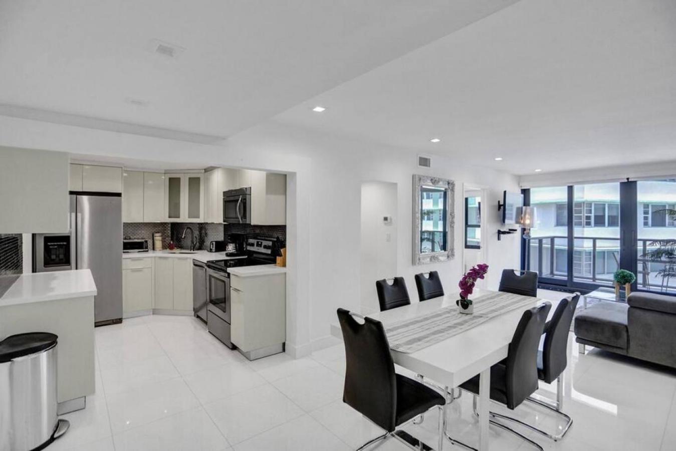 High Floor 2bd With Service 1616