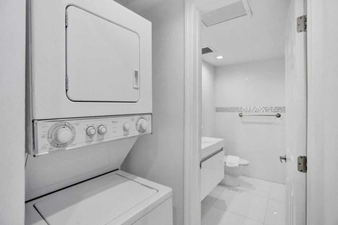 High Floor 2bd With Service 1616 Apartment