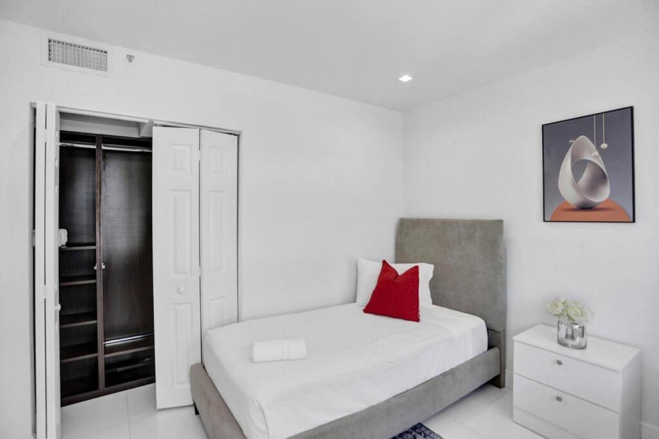 High Floor 2bd With Service 1616 *