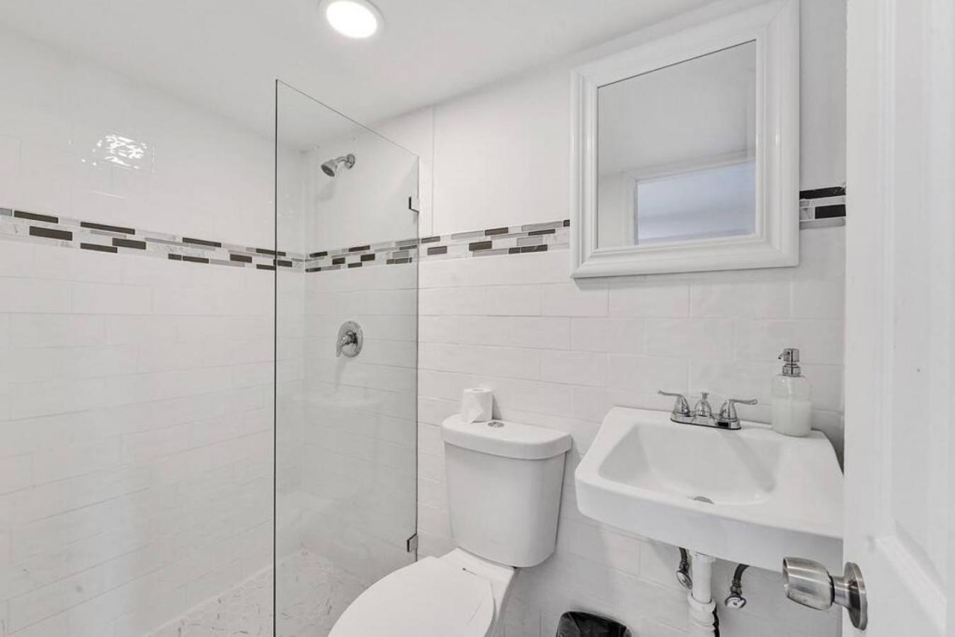 High Floor 2bd With Service 1616