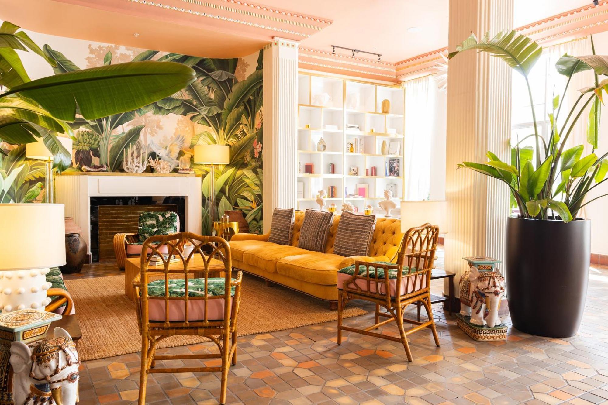 The Savoy & Club 4* Miami Beach