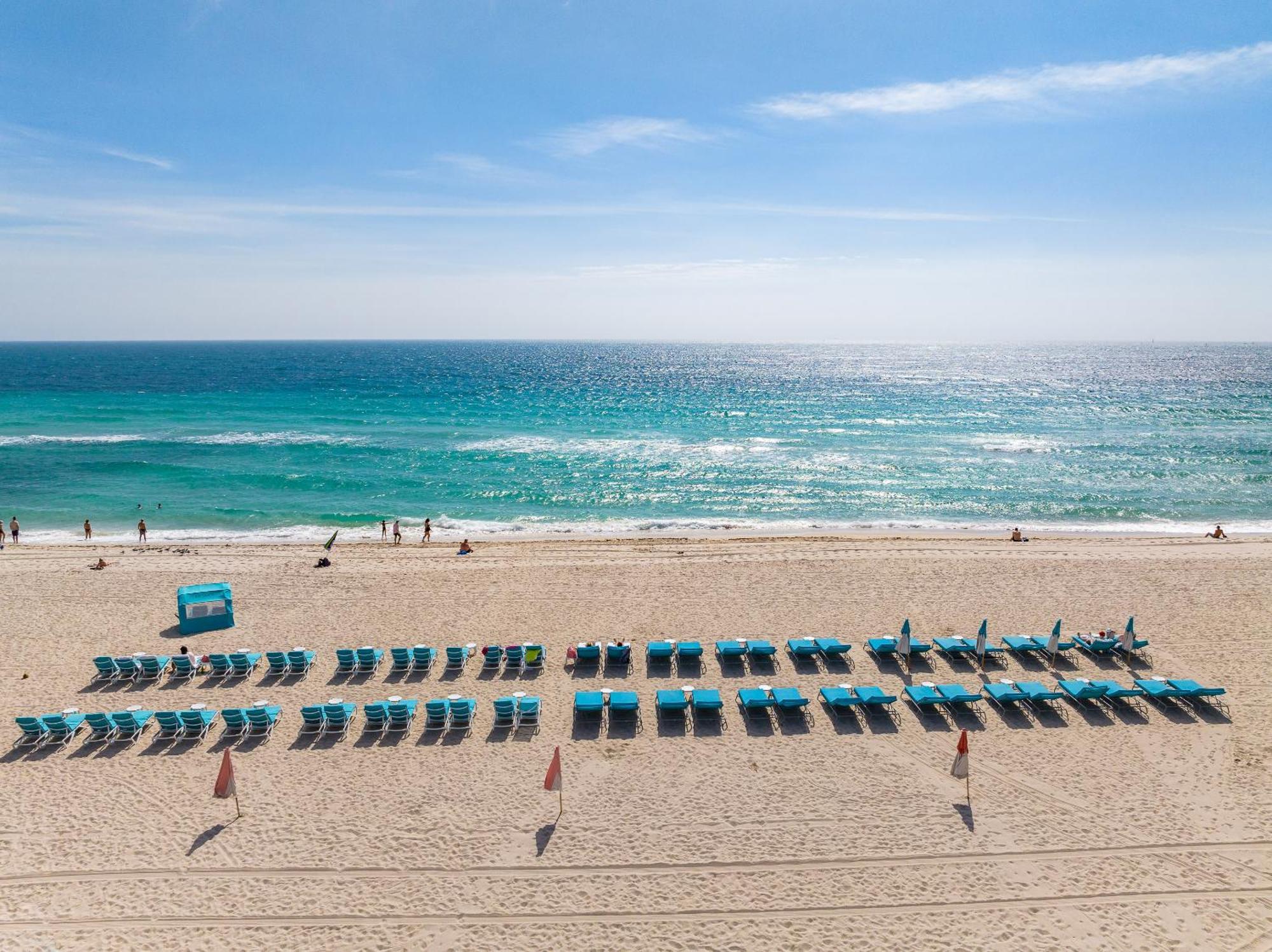 Hotel The Savoy & Club Miami Beach
