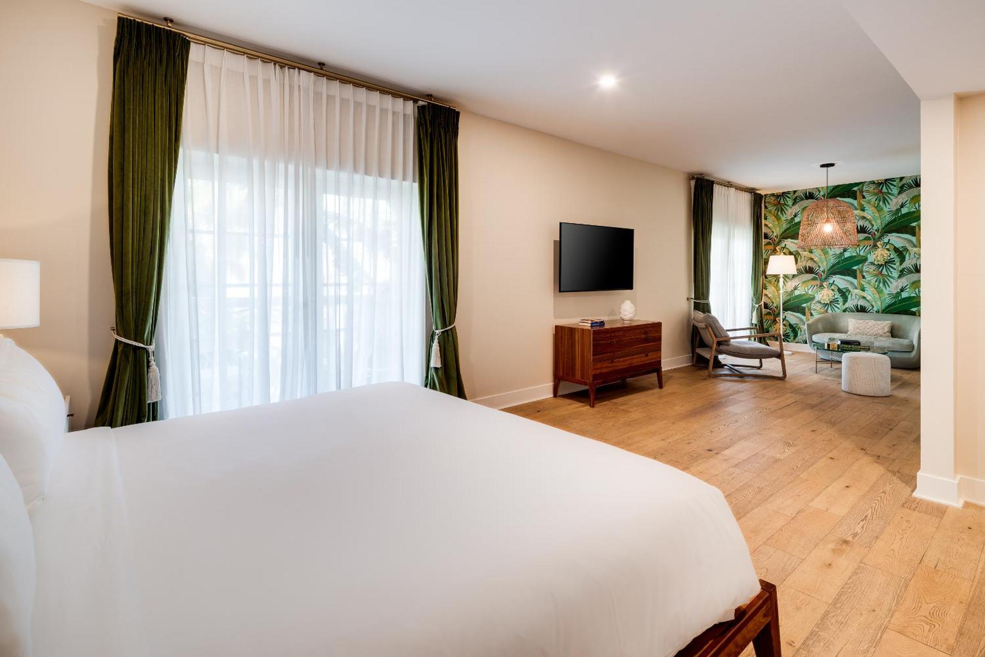 The Savoy & Club 4*