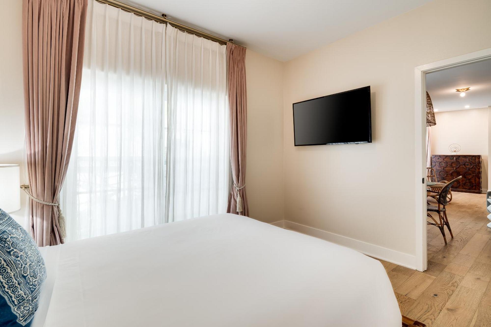 Hotel The Savoy & Club 4*
