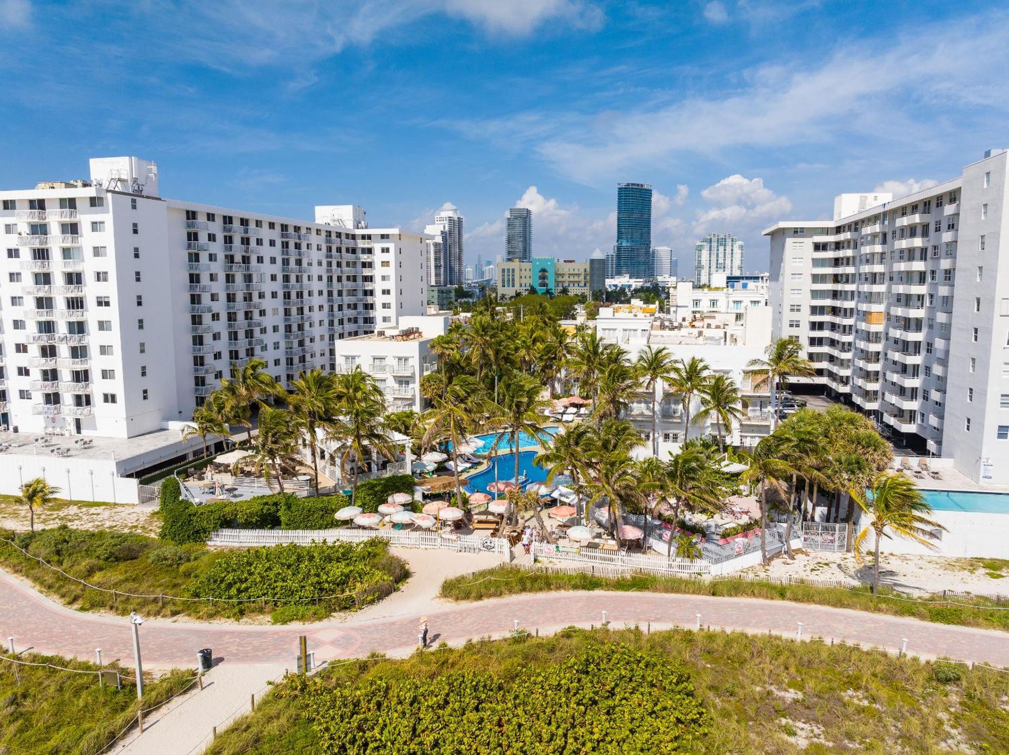 Hotel The Savoy & Club Miami Beach