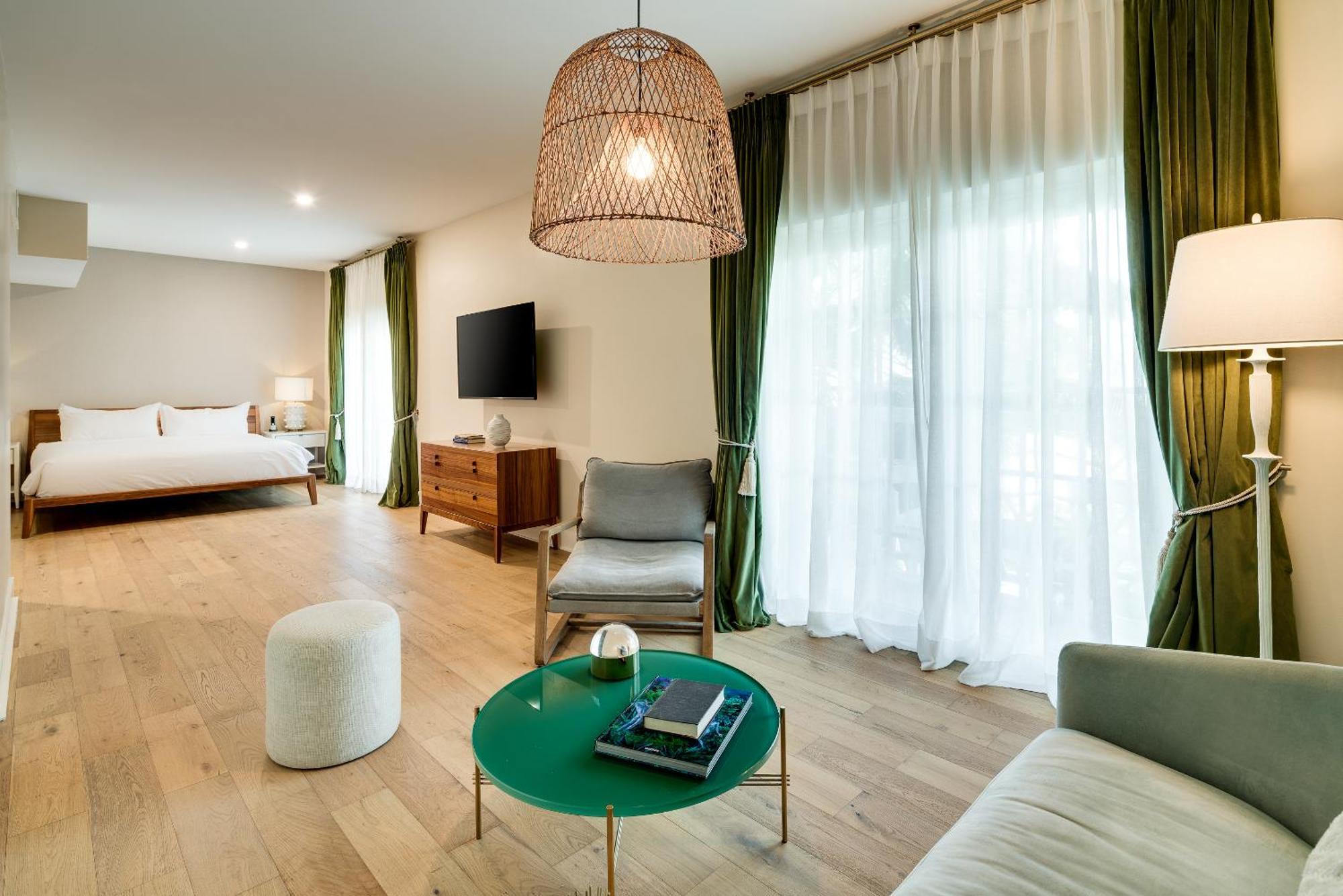 The Savoy & Club Hotel 4*