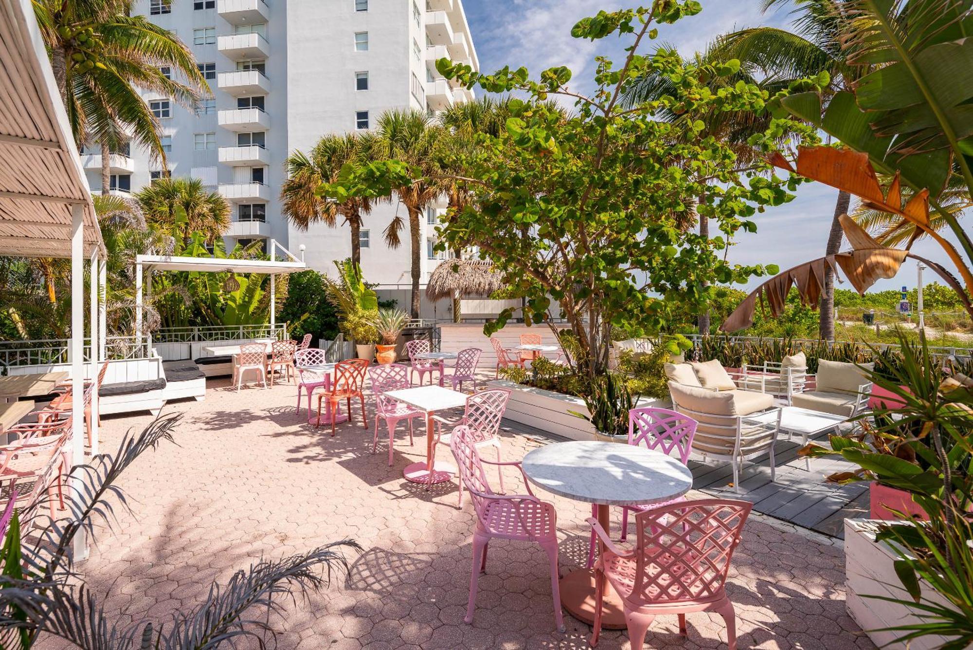 Hotel The Savoy & Club Miami Beach