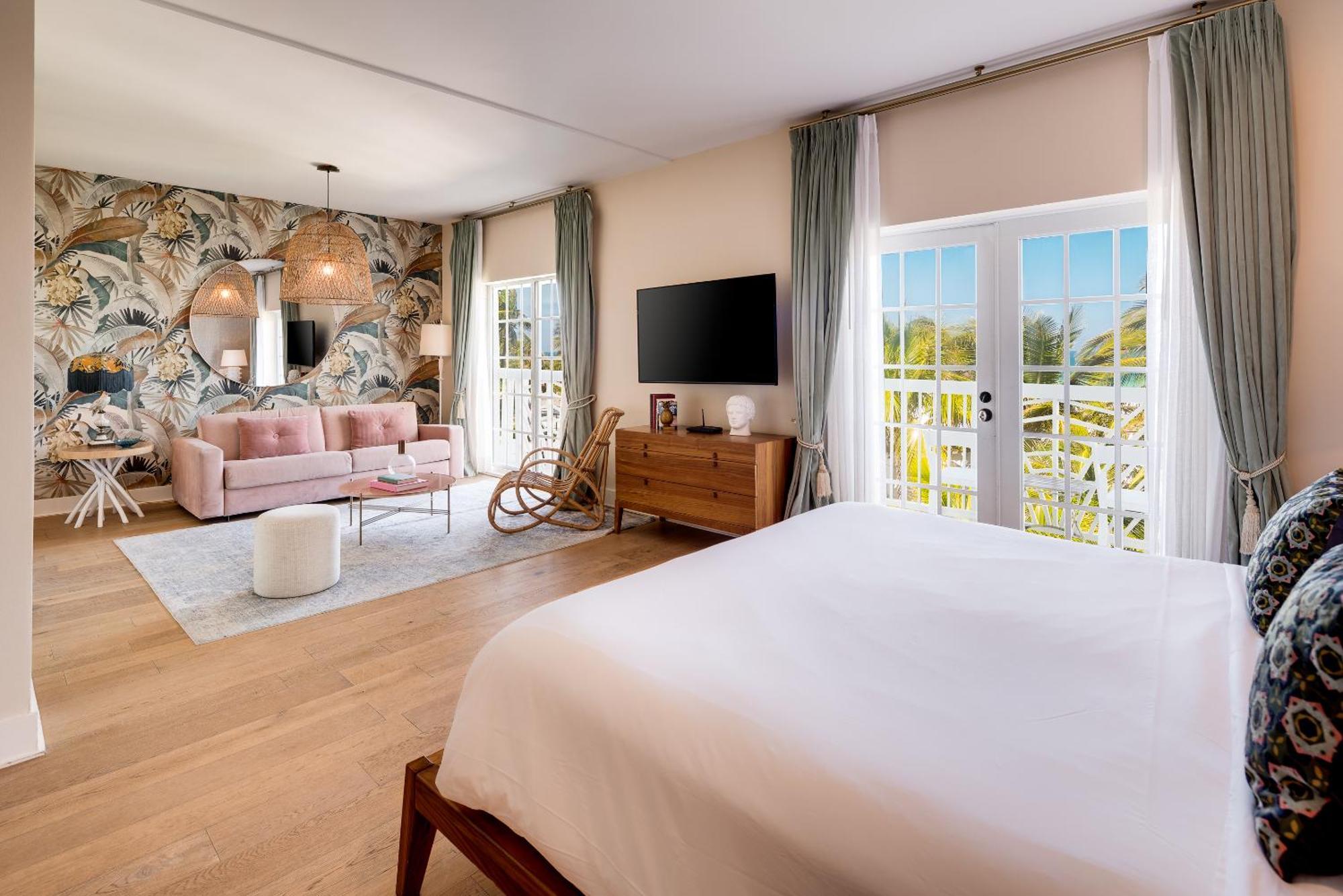 The Savoy & Club 4*