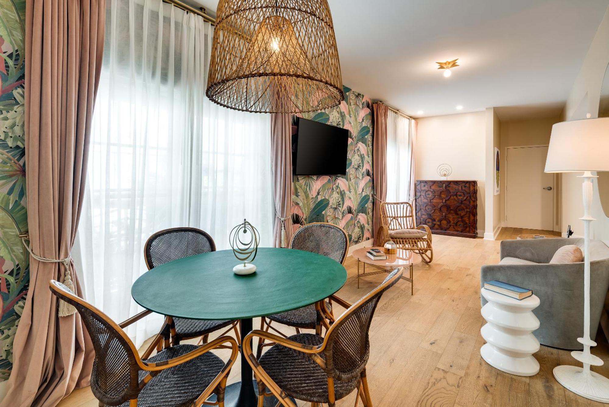 The Savoy & Club Hotel 4*