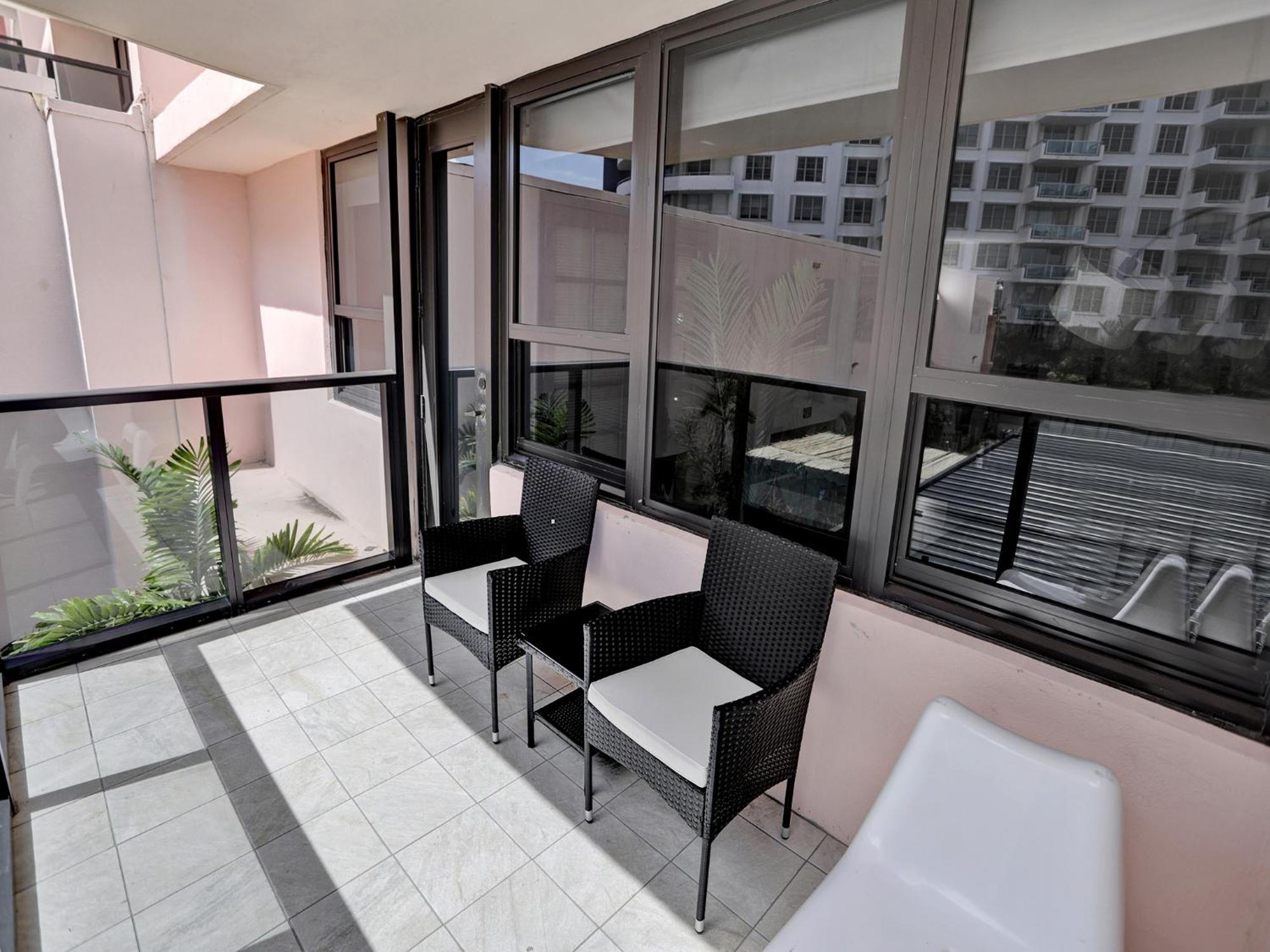 Oceanfront Service 411 Apartment *