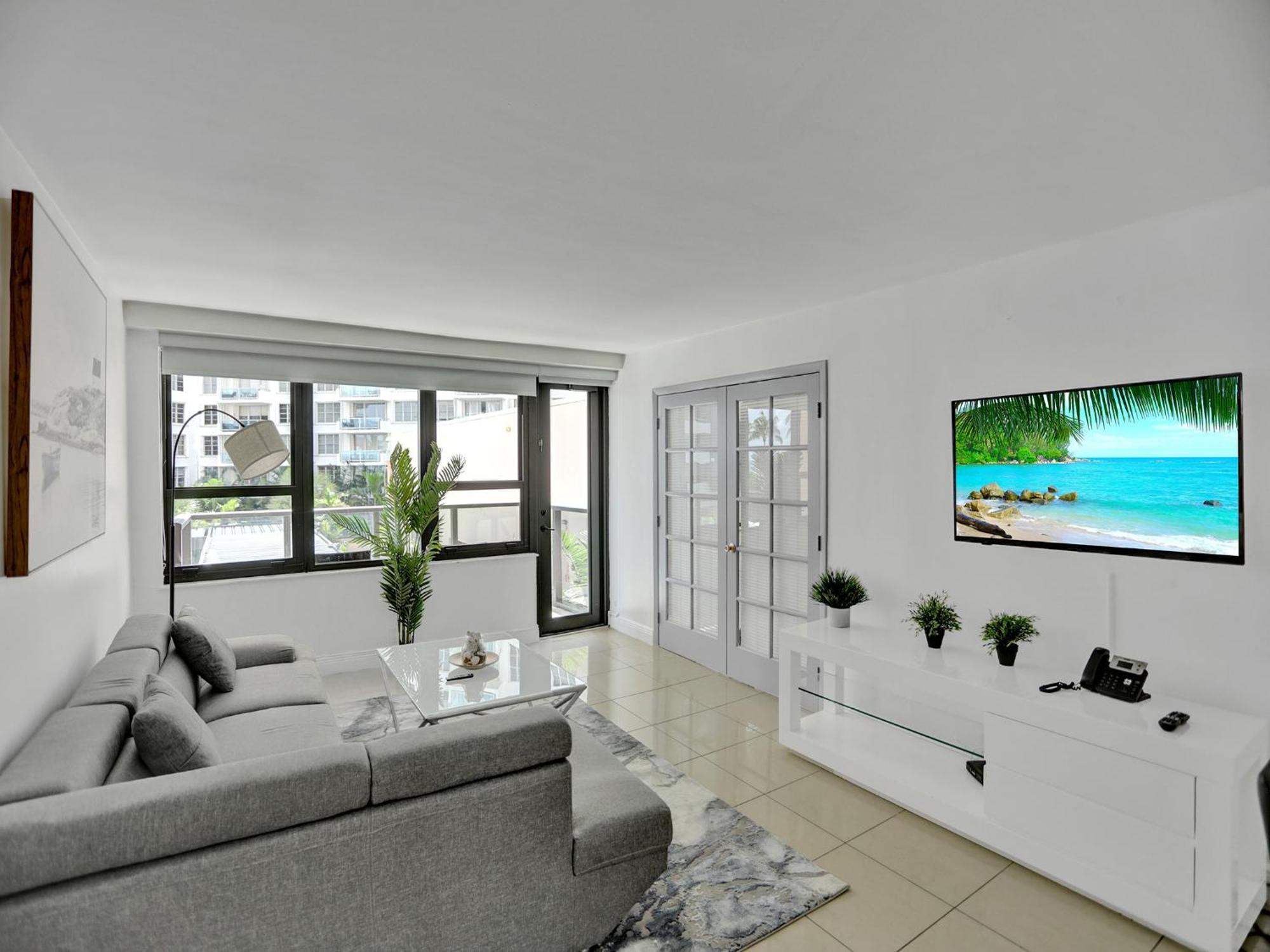 Oceanfront Service 411 Apartment *