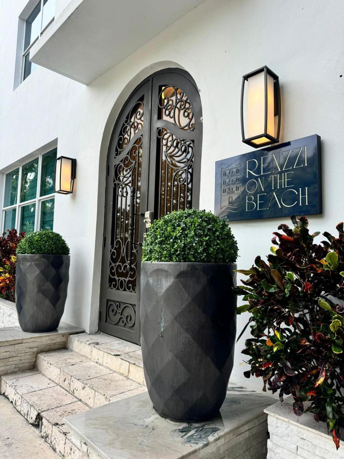 Hotel Renzzi On The 3*