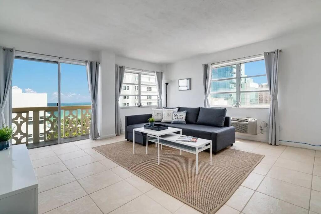 1101- Luxurious 1br & 2 Bath With & Ocean Views