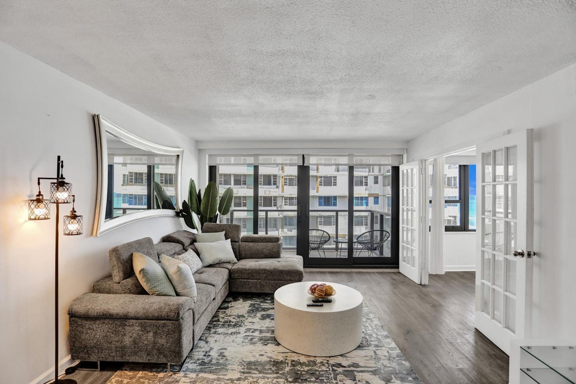 Adorable 2 Bedroom Service 1110 *