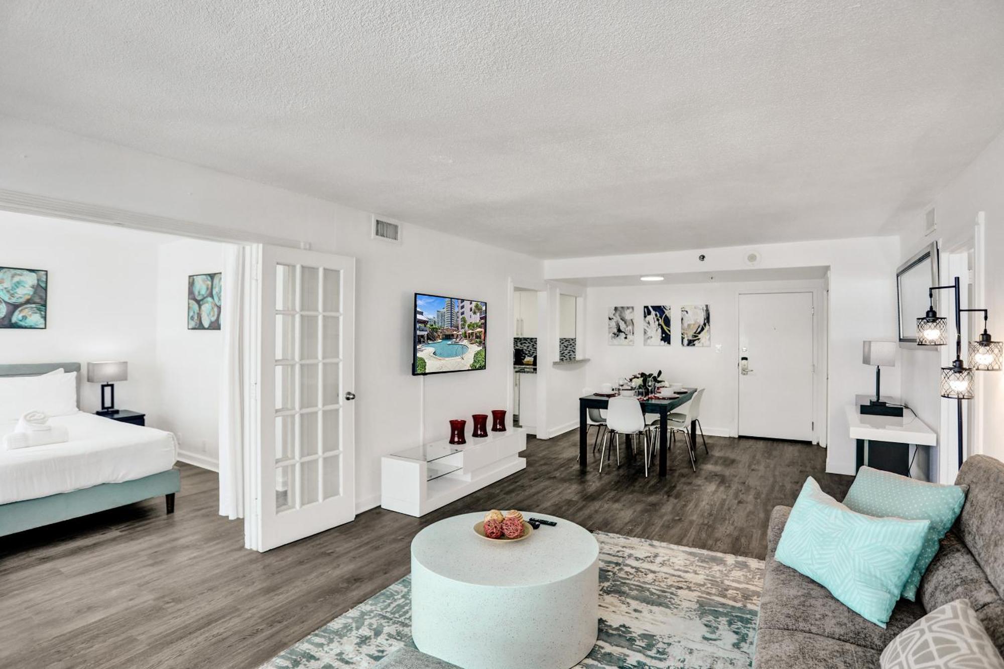 Adorable 2 Bedroom Service 1110 Apartment *
