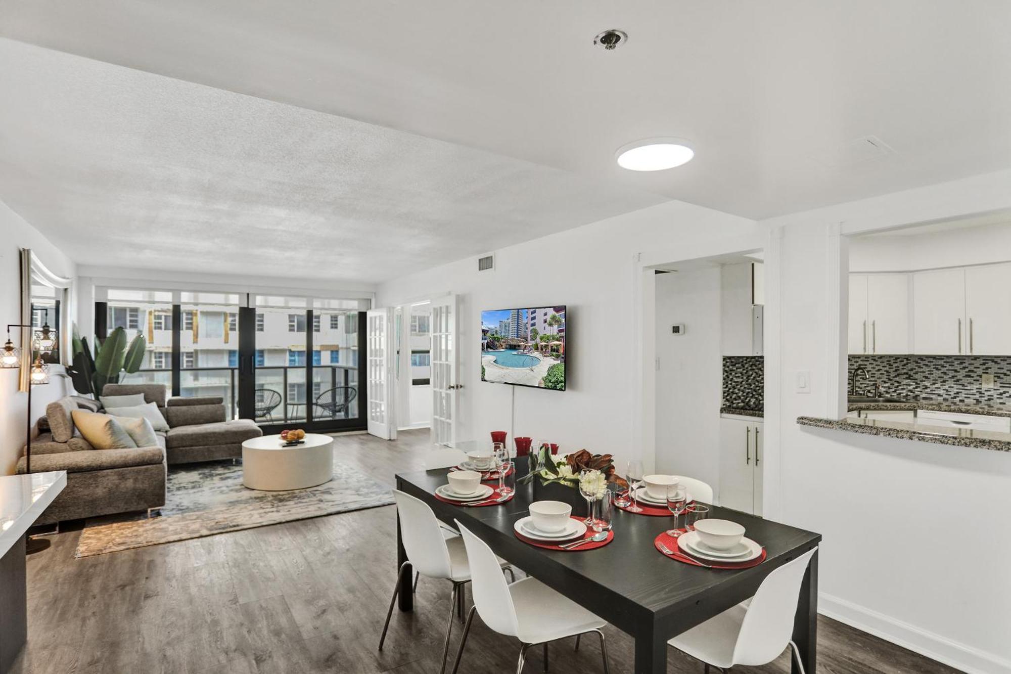Adorable 2 Bedroom Service 1110 Apartment Miami Beach