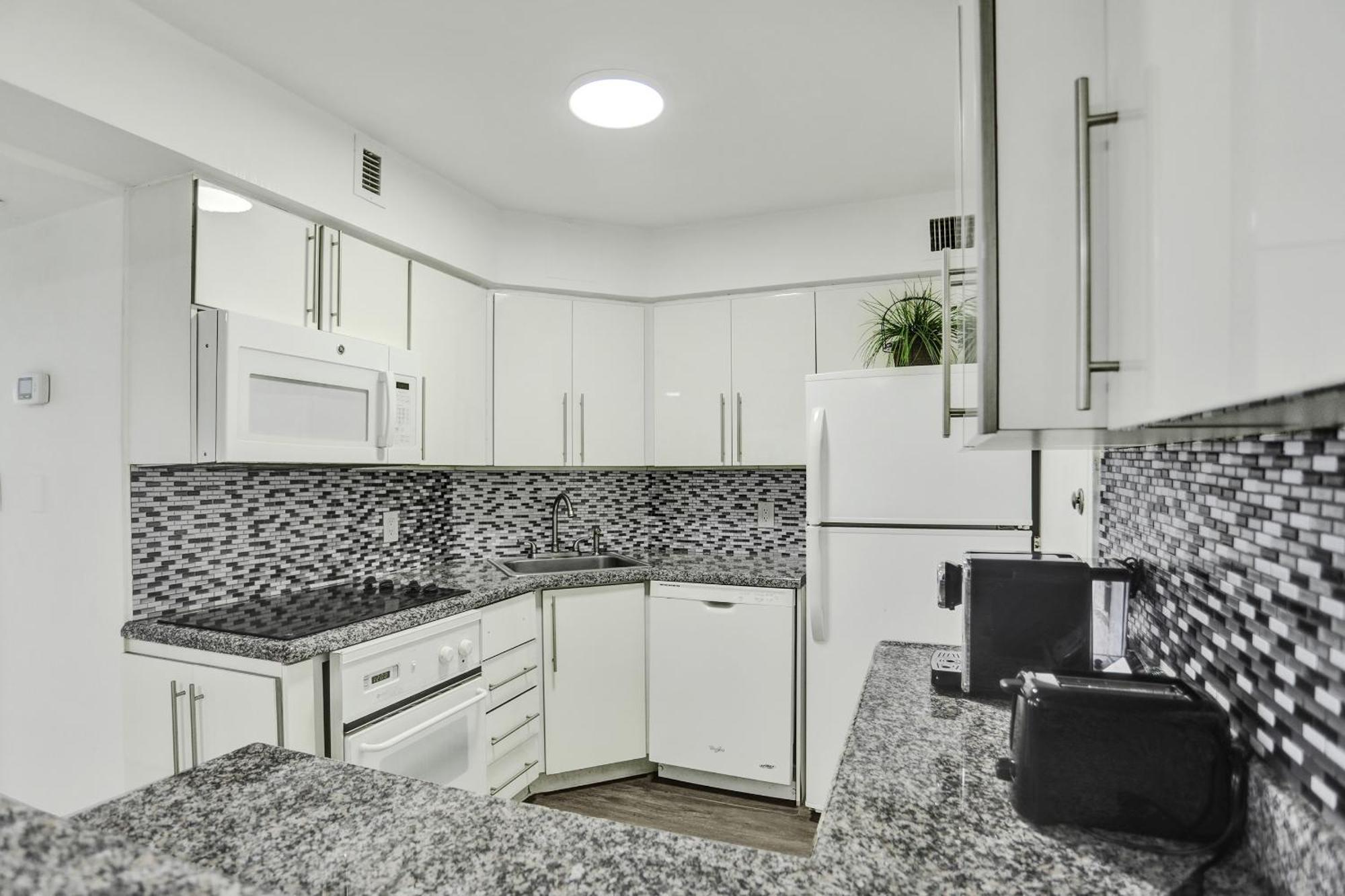Adorable 2 Bedroom Service 1110