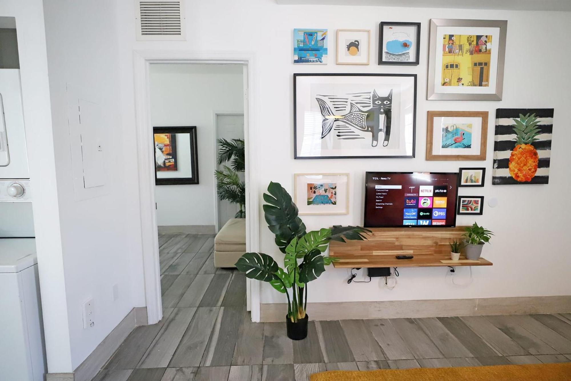 3 Minute Walk To 2 Bedroom Family Friendly With No Pet Fee * Miami Beach