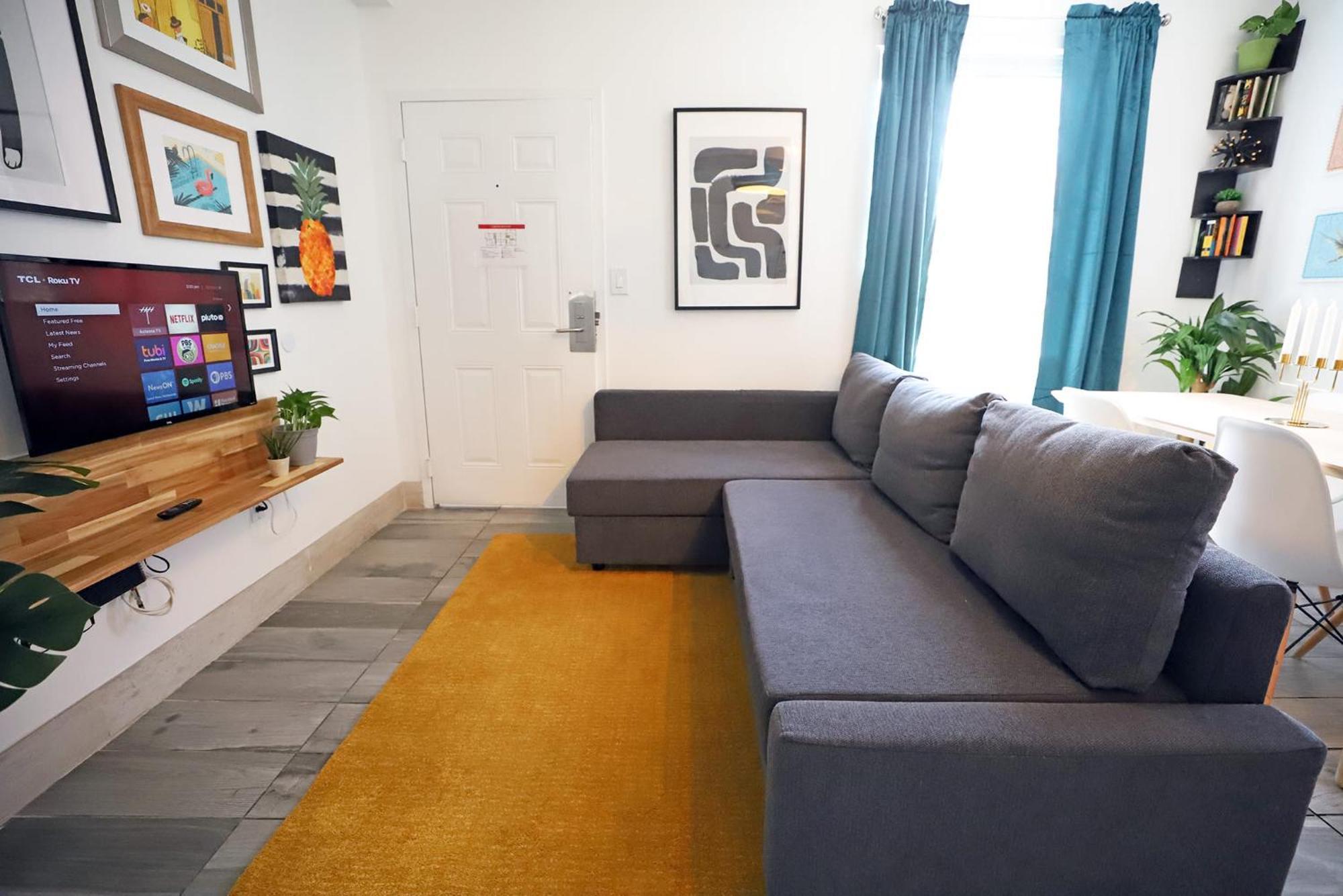 Apartment 3 Minute Walk To 2 Bedroom Family Friendly With No Pet Fee *