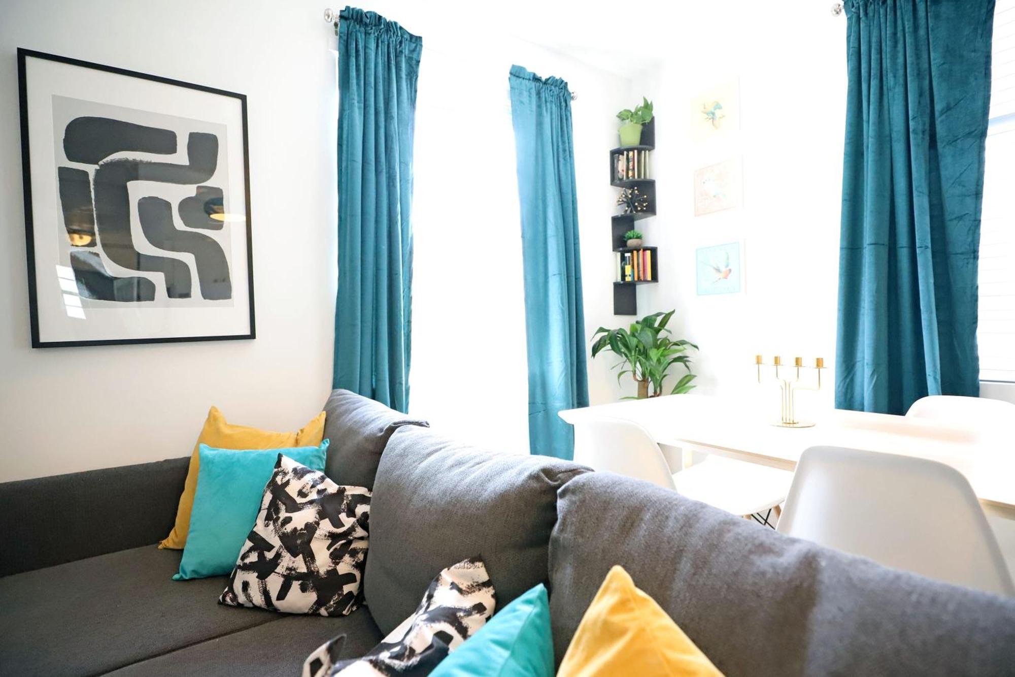 Apartment 3 Minute Walk To 2 Bedroom Family Friendly With No Pet Fee