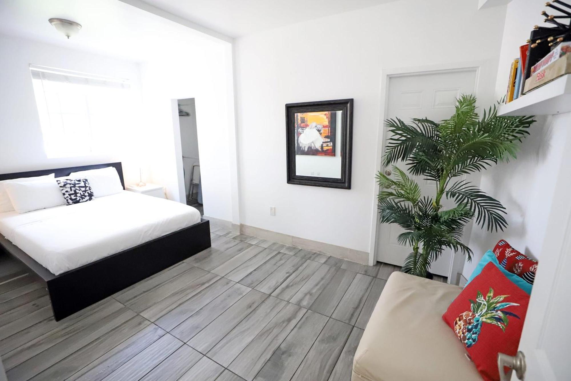 3 Minute Walk To 2 Bedroom Family Friendly With No Pet Fee