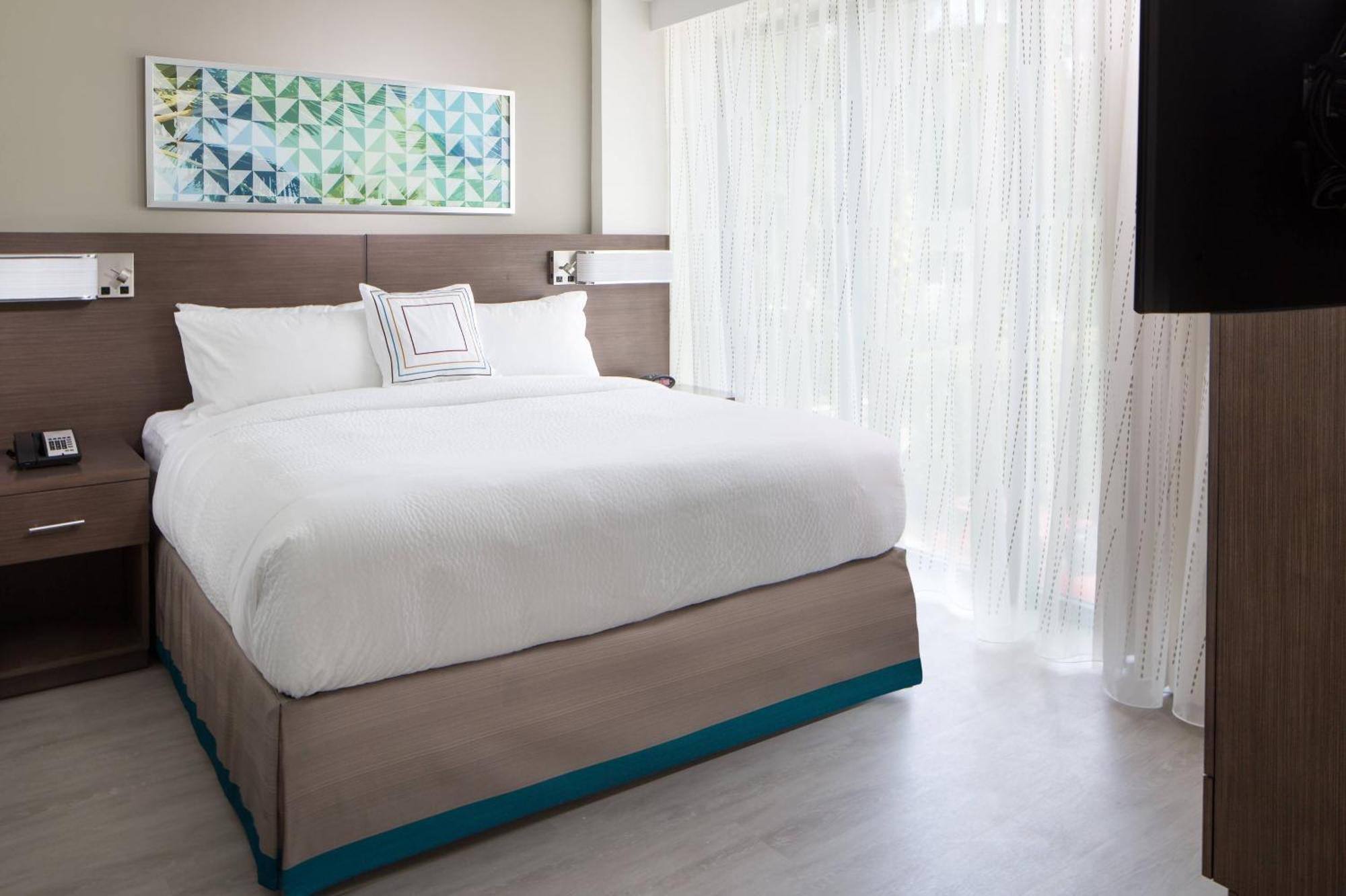 By Marriott Miami South 3* Miami Beach