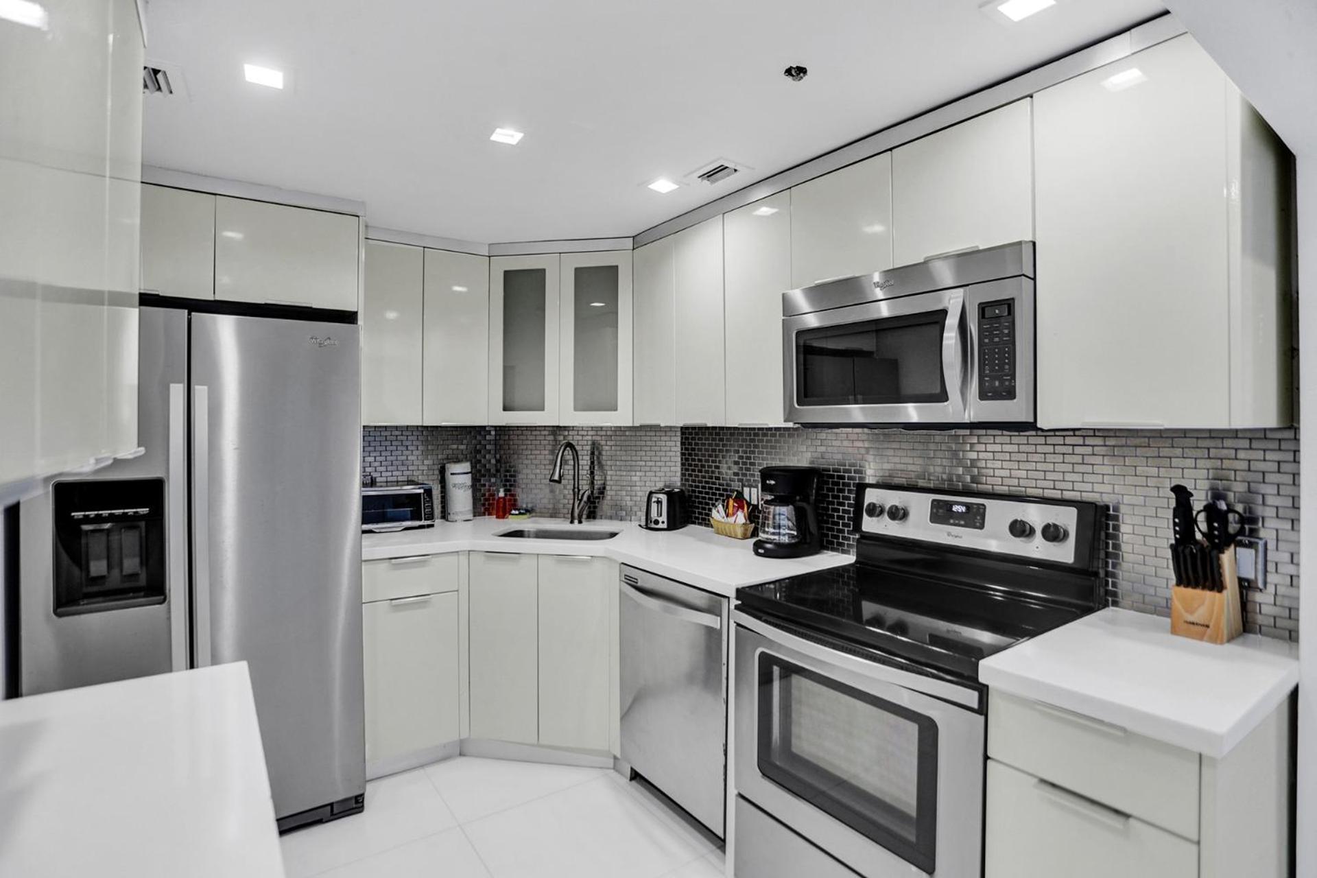 2br 2ba With Service 1616 Apartment